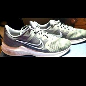Nike Downshifter Womens Size 9 grey/white CW3413-001
